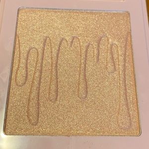 Kylie Jenner Kylight Pressed Illuminating Powder
